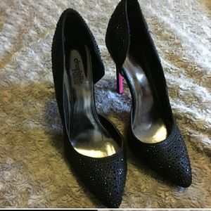 Black pointy pumps- Pink bottoms